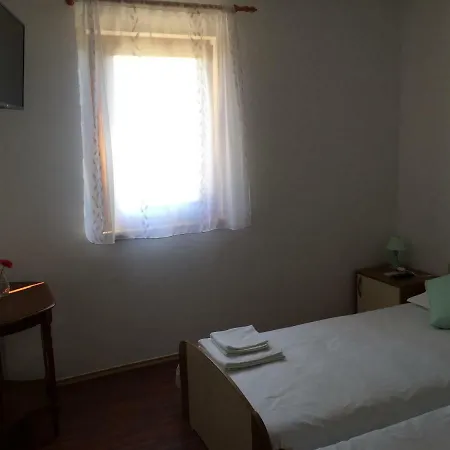 Casa Fabac 게스트하우스 Petrovija